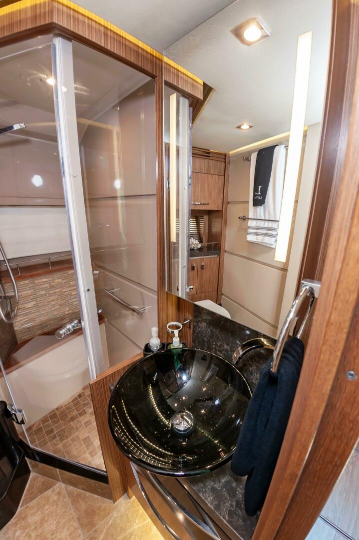 Slide: The Image of Sea Ray L650 Fly 2015 - 4313415